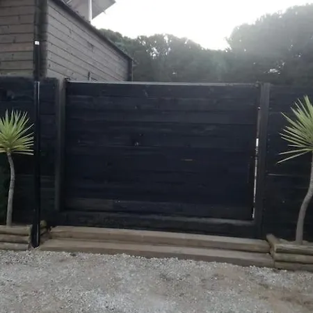 Alojamento de Turismo Selvagem Surf Camp Ecológico *