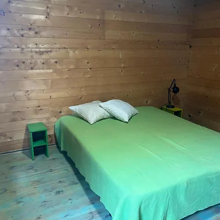 Alojamento de Turismo Selvagem Surf Camp Ecológico *